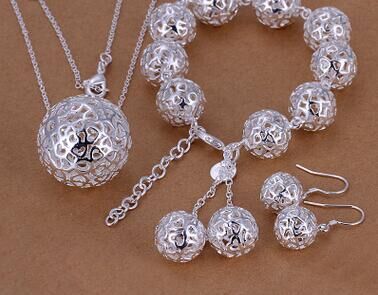 The MEEANT. Sculpted Ball Bracelet