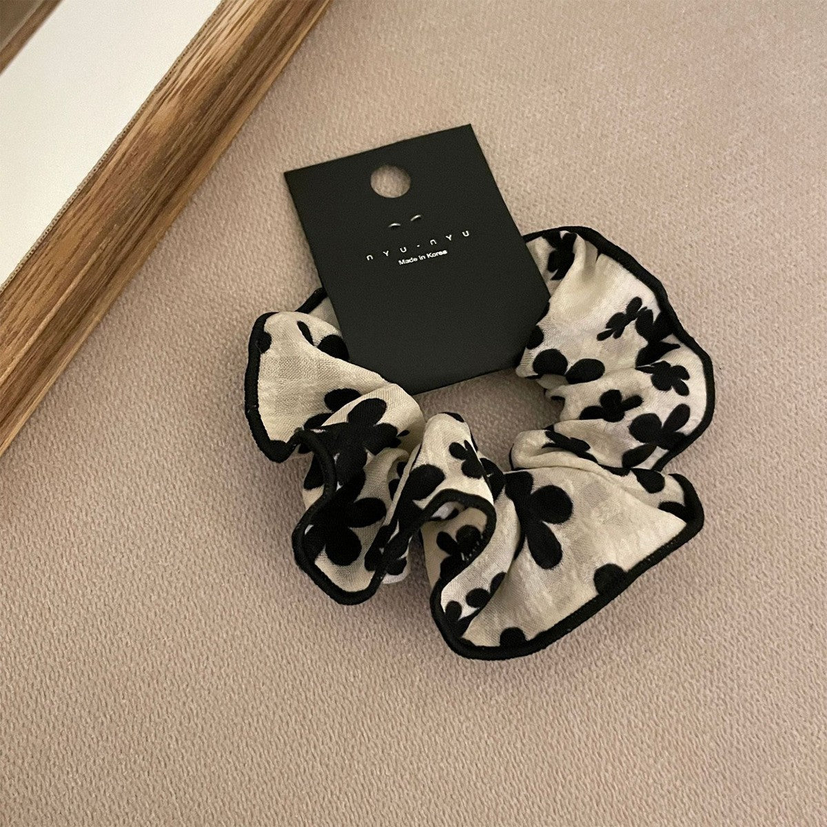 🌸 The MEEANT. Floral Scrunchie