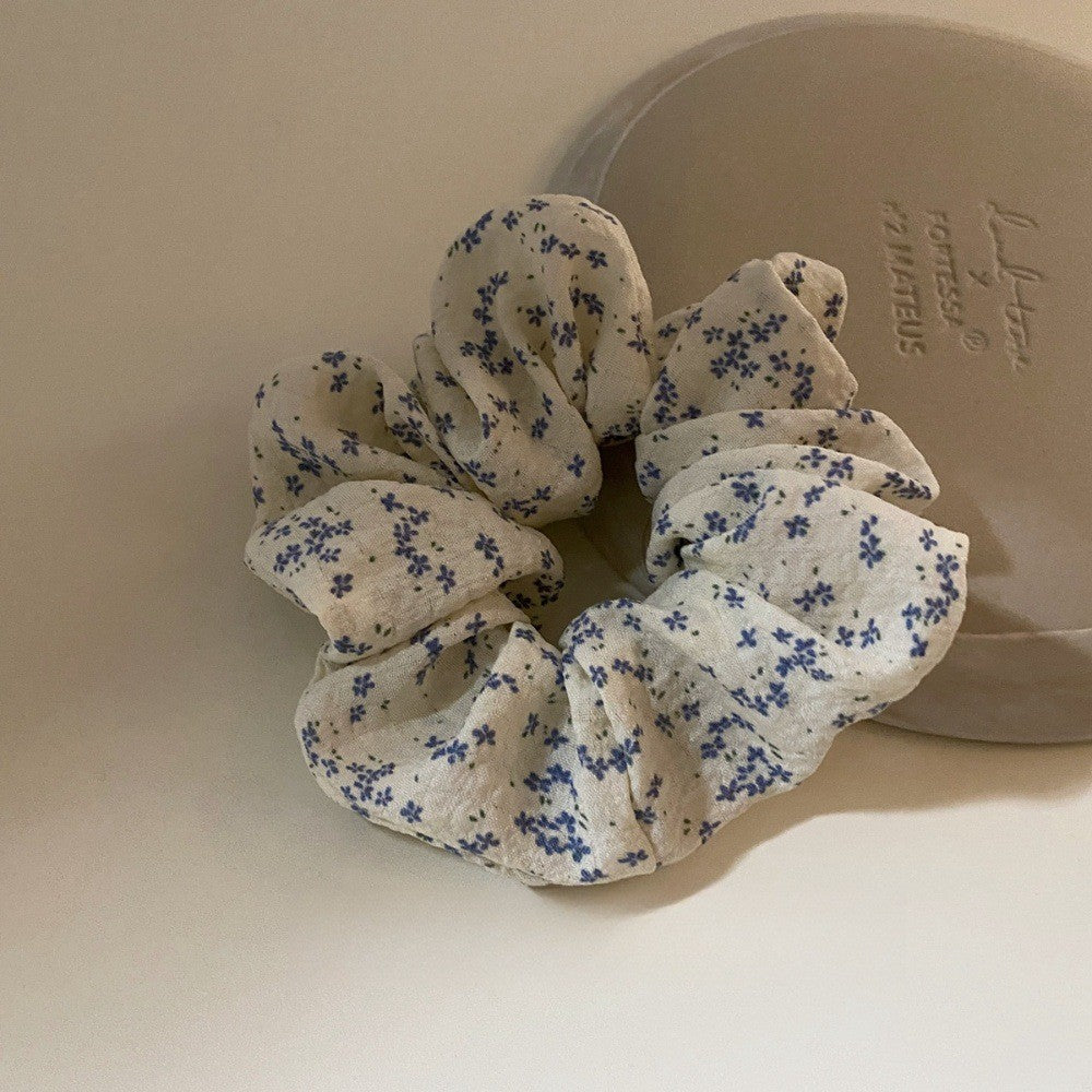 🌸 The MEEANT. Floral Scrunchie