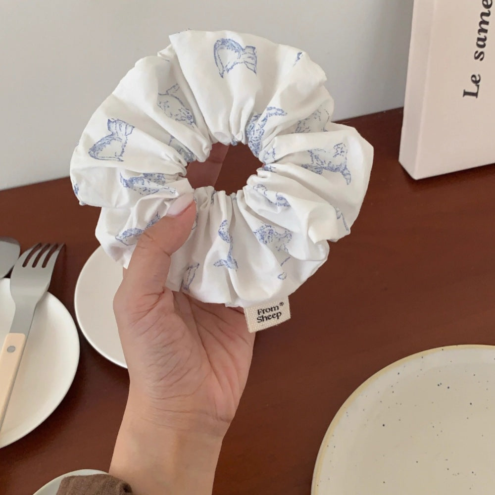🌸 The MEEANT. Floral Scrunchie